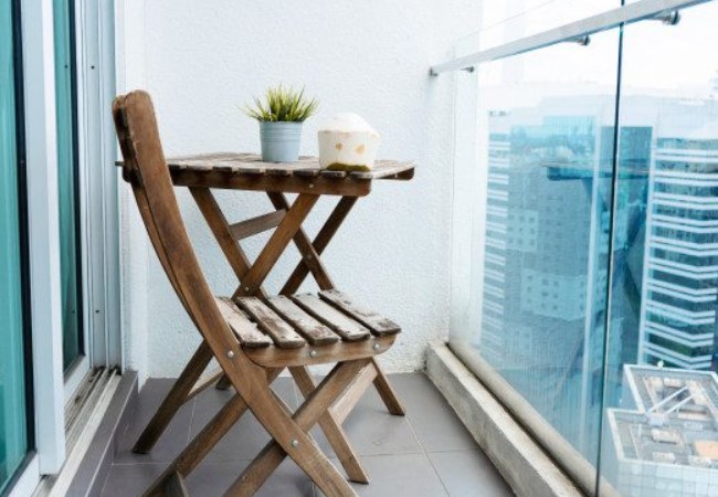 Kursi balkon apartemen