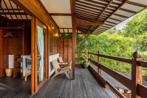 dinding rumah kayu minimalis